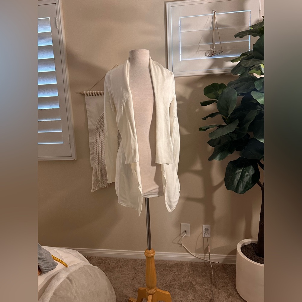 White House Black Market White Ribbed Cover-Up Sweater size Small